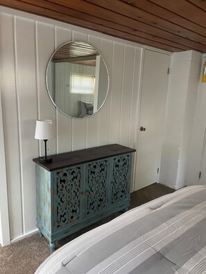 3 habitaciones, tabla de planchar con plancha, wifi y ropa de cama