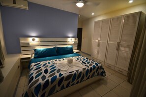 6 habitaciones, tabla de planchar con plancha, wifi y ropa de cama 