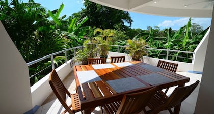 CASA EL BARCO JACO TROPICAL PARADISE
STUNNING 12 PEOPLE HOME WALKABLE DOWNTOWN