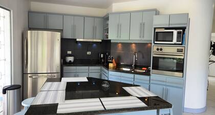 CASA EL BARCO JACO TROPICAL PARADISE
STUNNING 12 PEOPLE HOME WALKABLE DOWNTOWN