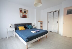 2 camere, una scrivania, Wi-Fi gratuito, lenzuola