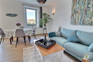 Fernseher, Stereoanlage