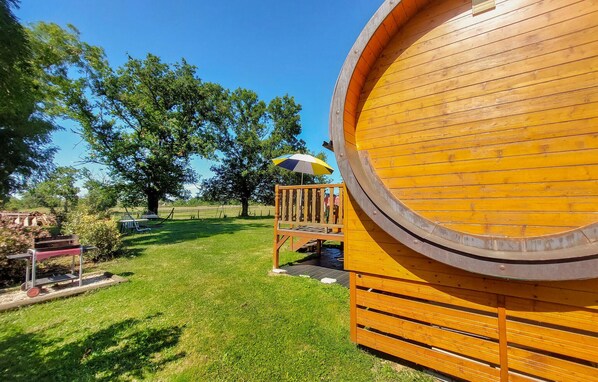 Property grounds - Beautiful (sta)caravan (Pouilly-Sous-Charlieu)