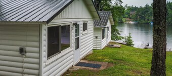 Wooded Lakeside Cottage ,Fishing, Snowmobiling, Hunting, Boats, Hot Tub