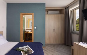 5 bedrooms, free WiFi, bed sheets