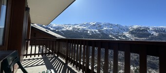 Le Surf 1 in front of Morel chairlift