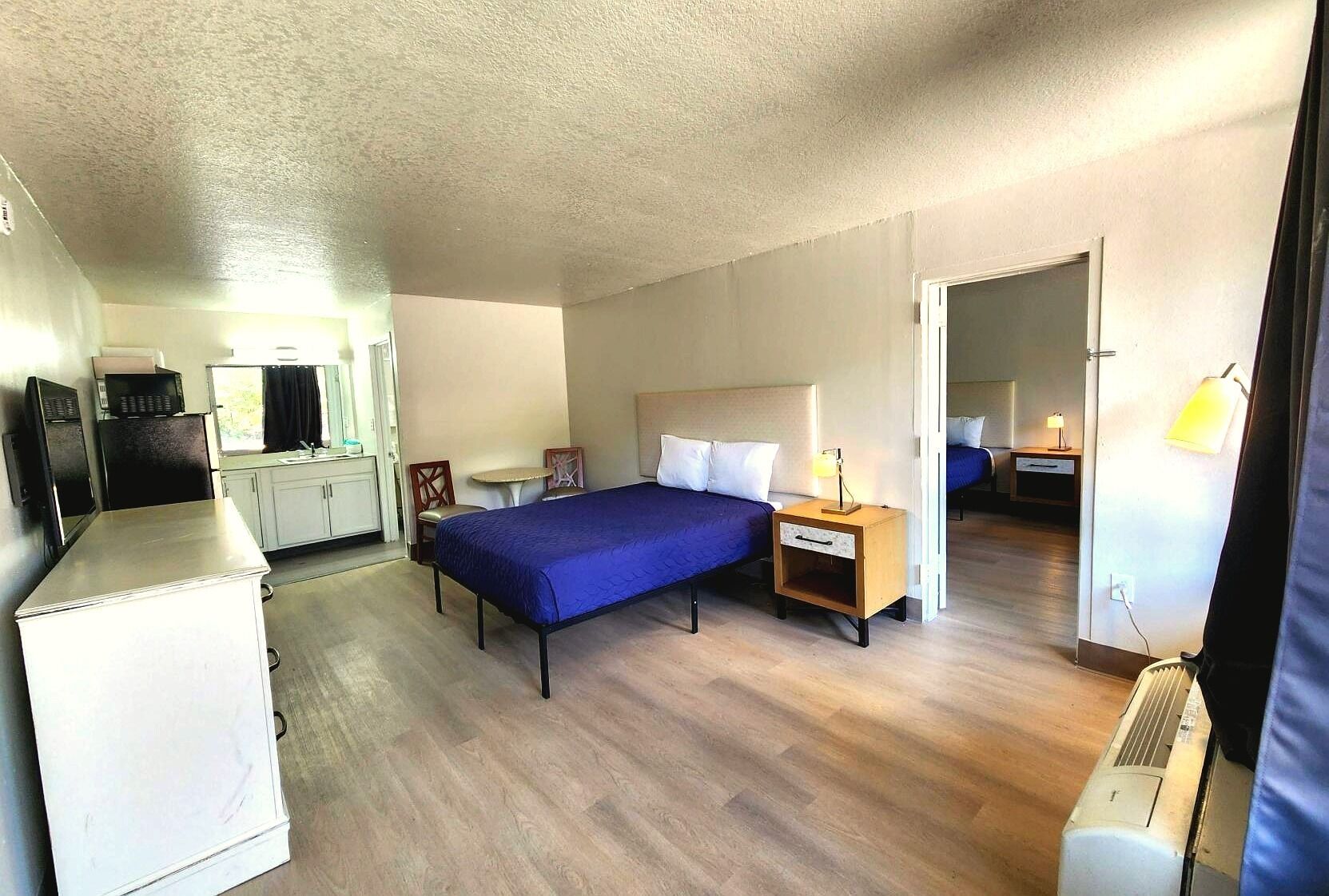 Classic Suite, Multiple Beds | Desk, free WiFi, bed sheets