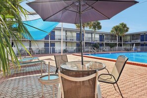 Outdoor pool - Stayable Davenport  (Davenport)