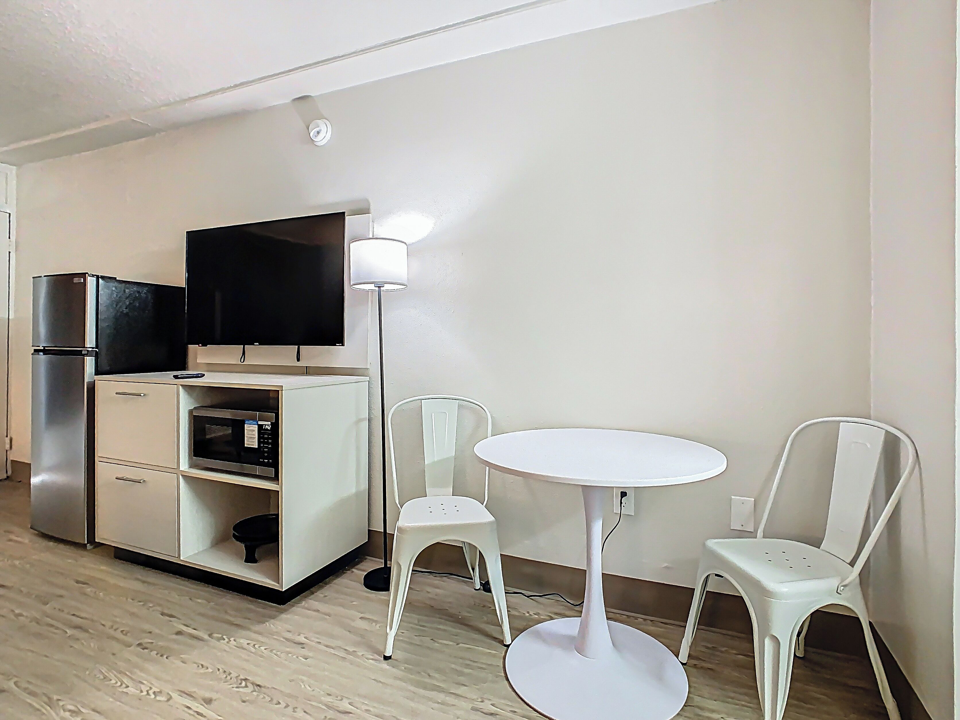 Desk, free WiFi, bed sheets