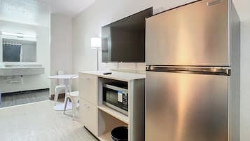 Room, 2 Double Beds | Free WiFi, bed sheets