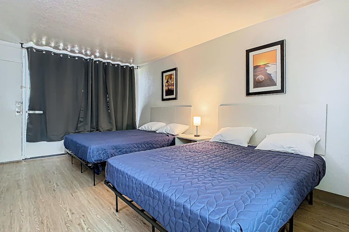 Chambre, 2 lits doubles | 1 chambre, Wi-Fi gratuit, draps fournis
