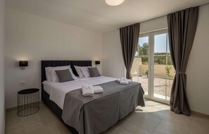 3 chambres, lit parapluie, Wi-Fi gratuit, draps fournis