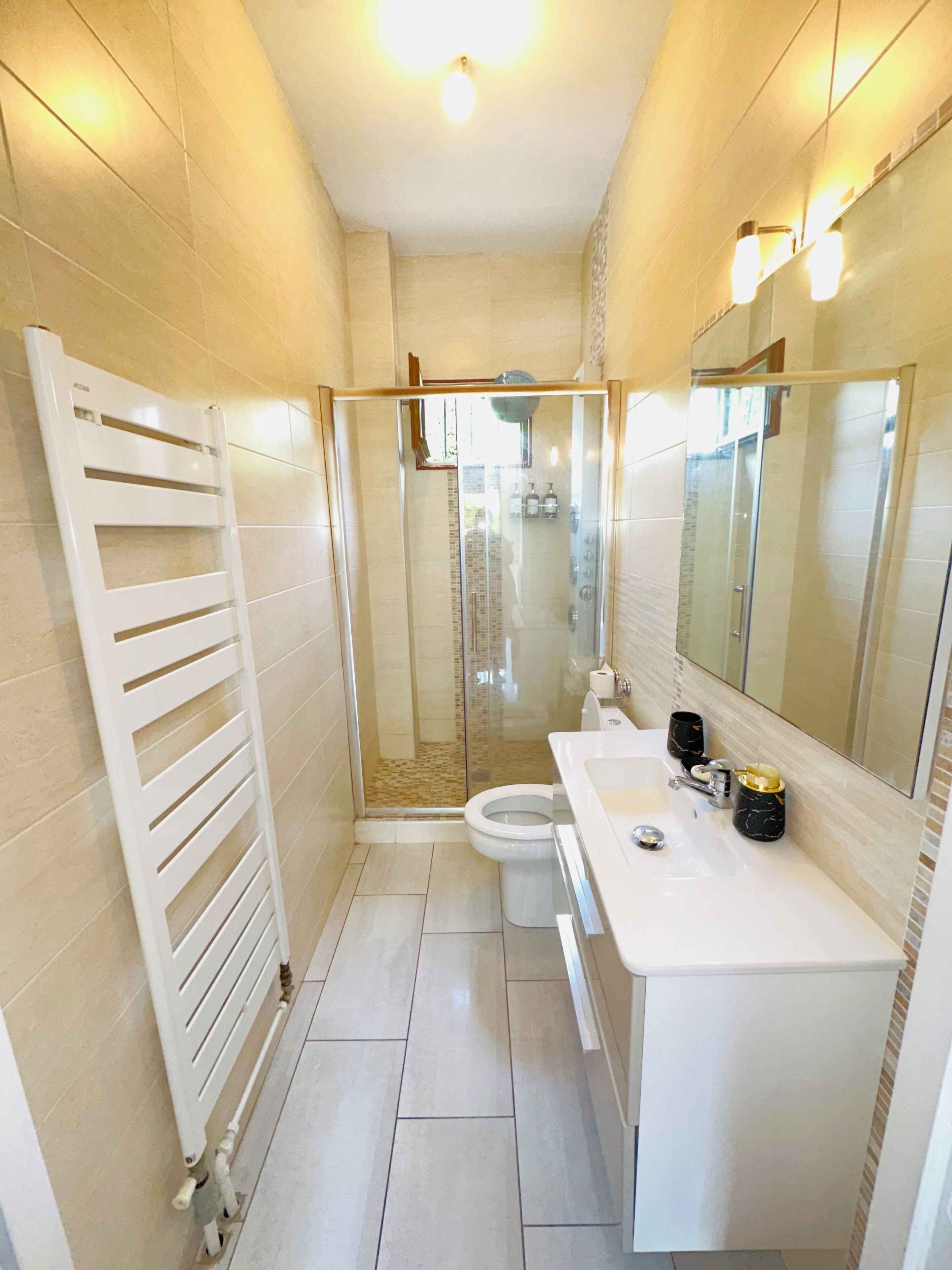 Shared Dormitory | Bathroom