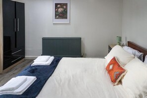 2 bedrooms, desk, iron/ironing board, free WiFi