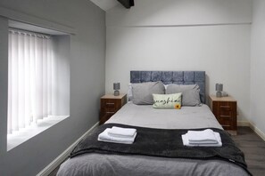 2 soverom, skrivebord, strykejern/-brett og wi-fi (inkludert)