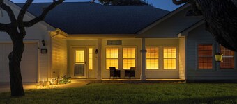 Family Friendly Private Pool Near Rockport Beach and Fulton Mansion