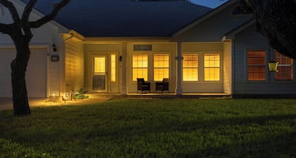 Family Friendly Private Pool Near Rockport Beach and Fulton Mansion