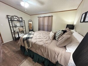 3 bedrooms, iron/ironing board, travel cot, free WiFi