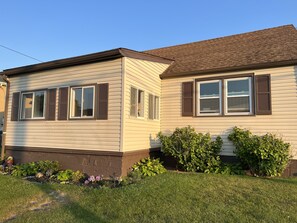 Exterior - Brigantine - Fully Renovated, Fully Stocked, Pet Friendly, Comfort meets Luxury (Brigantine)