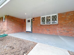 Exterior detail - Updated 3 Bed 2 Bath central to everything in Omaha! (Omaha)