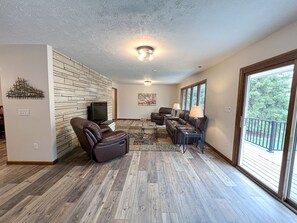 Living area - Updated 3 Bed 2 Bath central to everything in Omaha! (Omaha)