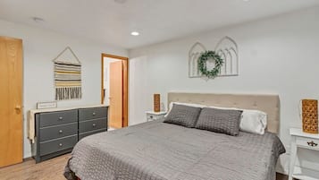 3 bedrooms, iron/ironing board, free WiFi, bed sheets
