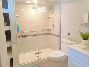 Shower, hair dryer, bidet, towels