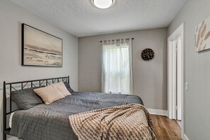 2 quartos, ferros/tábuas de passar roupa, Wi-Fi de cortesia