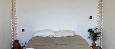 1 bedroom, bed sheets