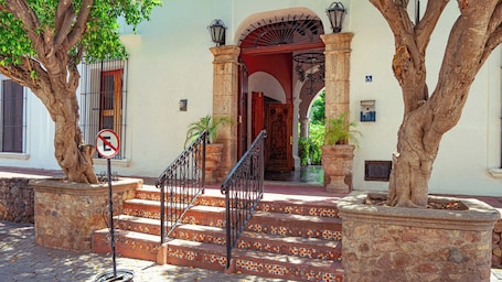 Exterior. La Mansión Hotel