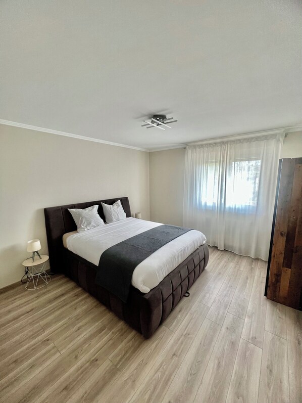 2 bedrooms, soundproofing, iron/ironing board, travel crib