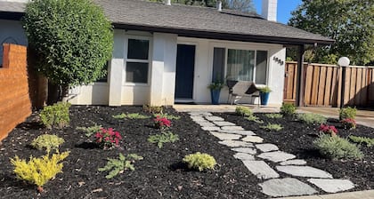 Cozy townhome with backyard retreat! Minutes to wineries and downtown.
