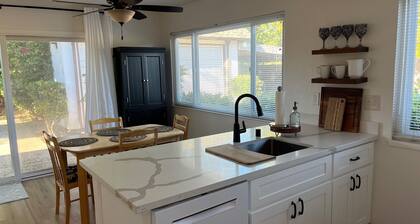 Cozy townhome with backyard retreat! Minutes to wineries and downtown.