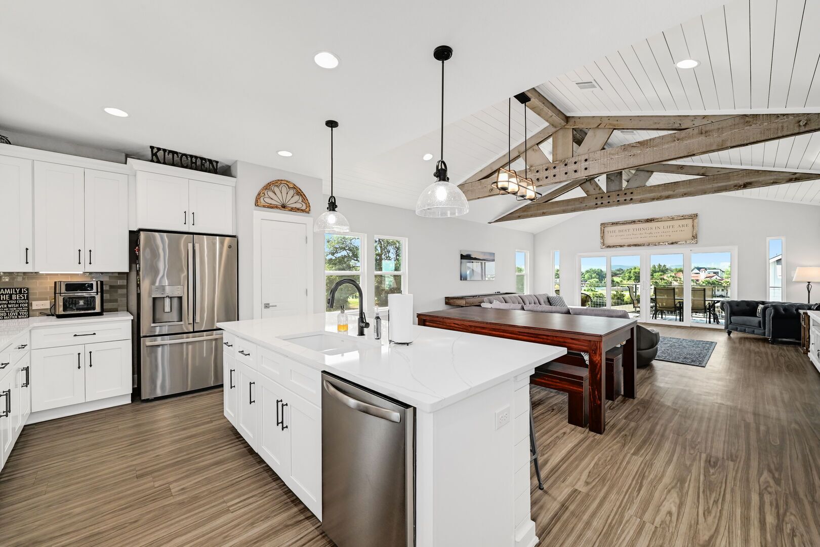Lakeview Landing: Views, Pool, Ideal for Relaxation & Adventure