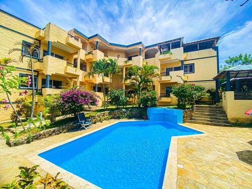 Luxury Private Villas w Pool and near Beach. No All Inclusive Fees. Sleeps 40!