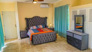 10 makuuhuonetta, työpöytä, Wi-Fi, vuodevaatteet