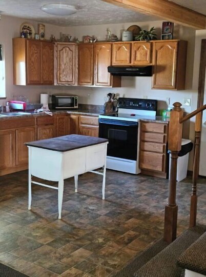 Lake Roosevelt apartment ,beautiful view . sleep 4. two bath, full kitchen. 