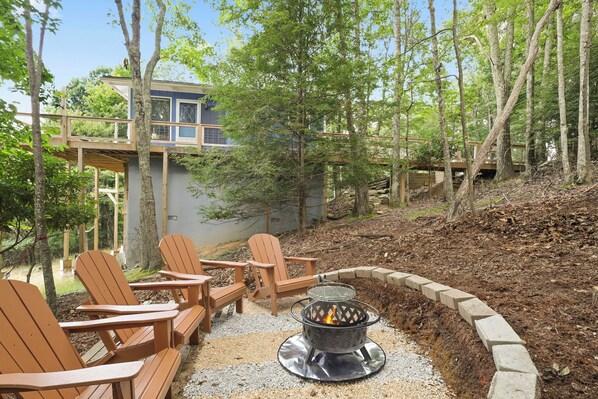Property grounds - Family size! Close to the resort! Outdoor firepit! Pet friendly! (Beech Mountain)