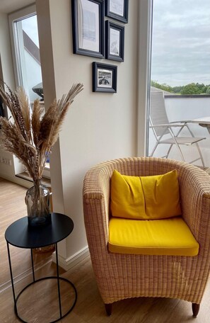 TV, table tennis, stereo