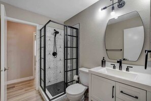 Shower, hair dryer, towels, soap - Stoney (Las Vegas)