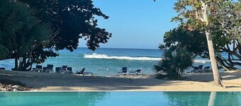 A beautiful villa with magnificent views of the Caribbean Sea in Negril, Jamaica