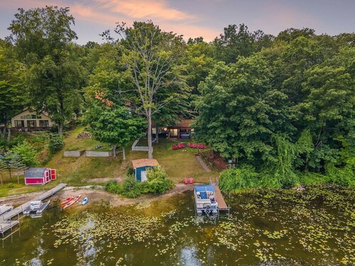 Lakehouse, Hot Tub & Pontoon, King Bed