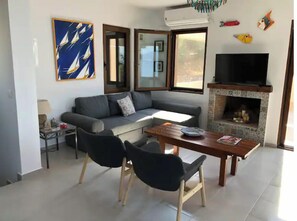 Smart TV y chimenea 