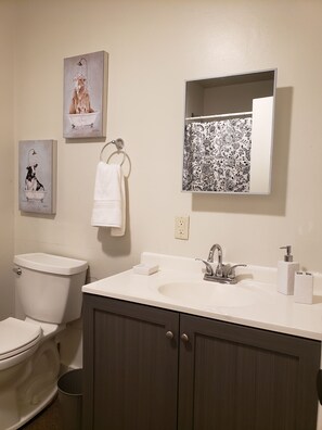 Håndklær og toalettpapir