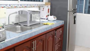 Cookware/dishes/utensils