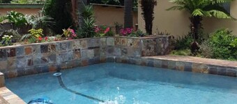 Fatties and Monies Guesthouse