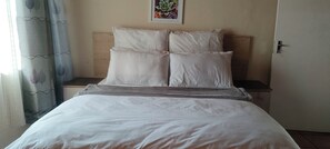 3 chambres, fer et planche à repasser, Wi-Fi, draps fournis