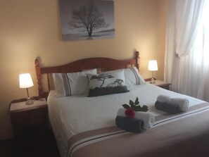 3 chambres, fer et planche à repasser, Wi-Fi, draps fournis