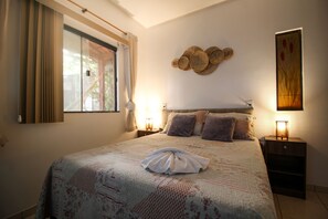 Suite Confort, vistas al jardín | 1 dormitorio, ropa de cama de alta calidad, minibar y cortinas opacas