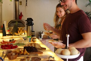 Free daily buffet breakfast 